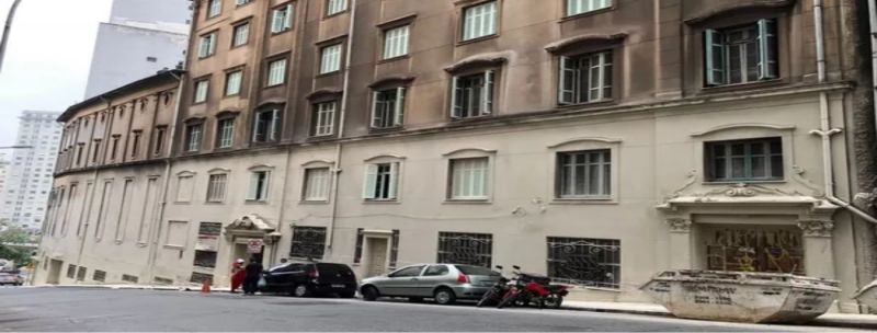 Fachado do Convento de São Francisco foi pintada de bege na noite desta terça-feira (24) 